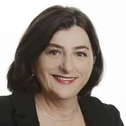 En kvinne med mørkt hår