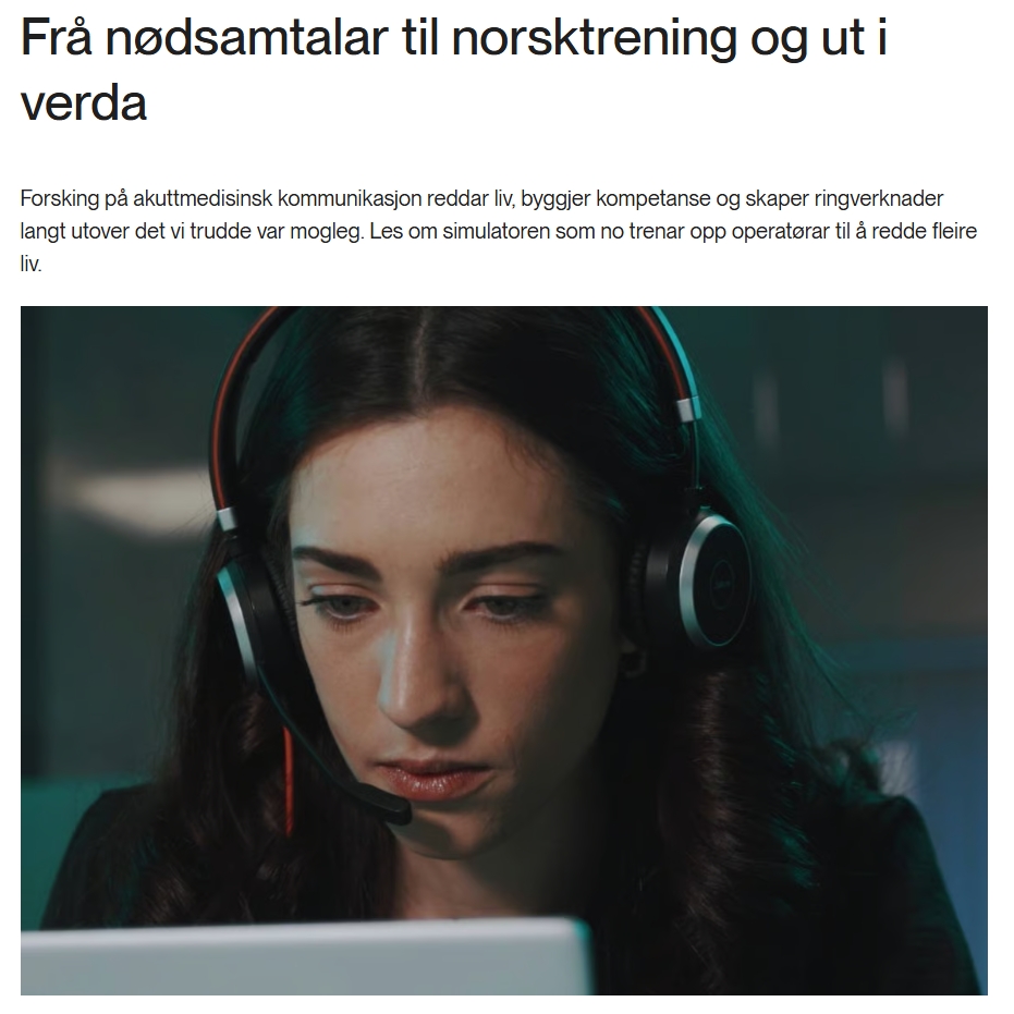 En kvinne med hodetelefoner