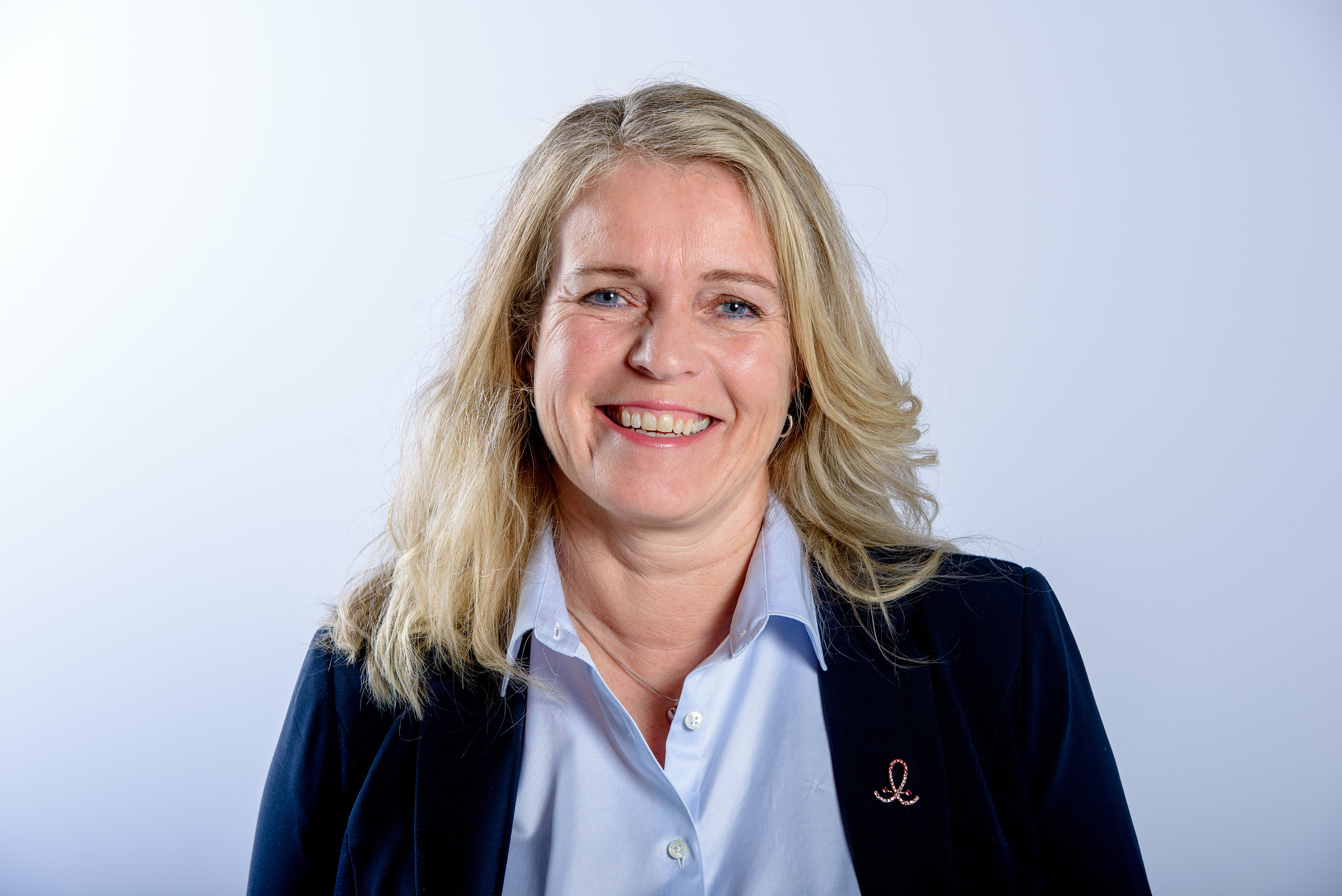 En person med blondt hår