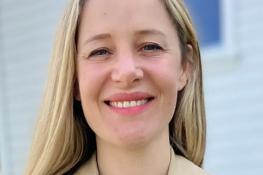 En kvinne med blondt hår