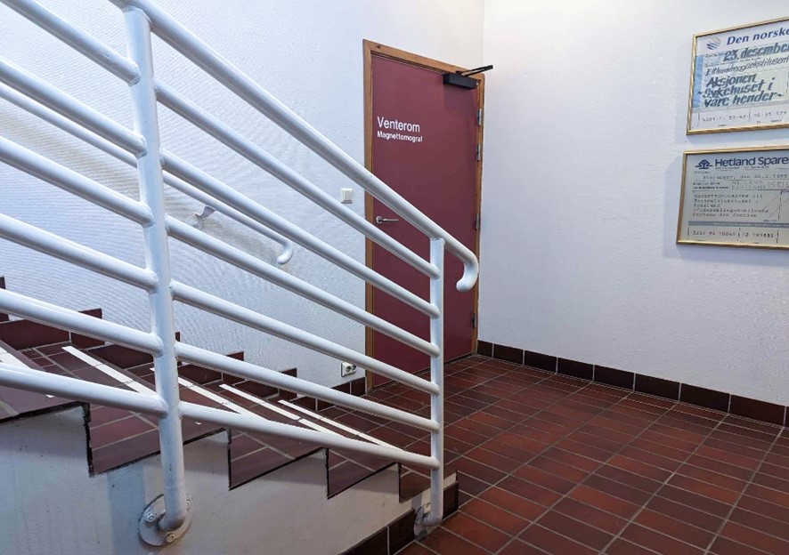 En trapp i en bygning