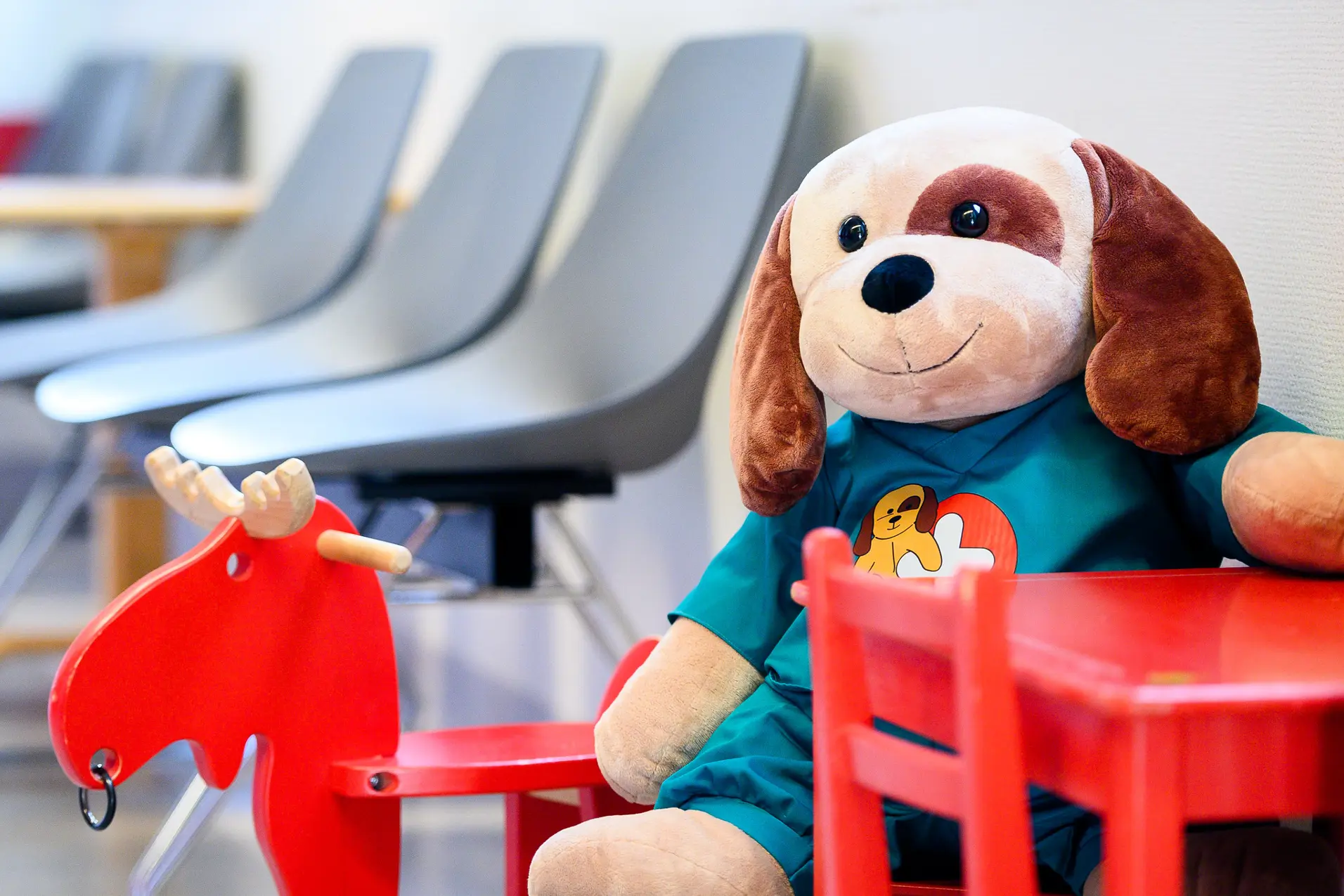 Et kosedyr i en stol