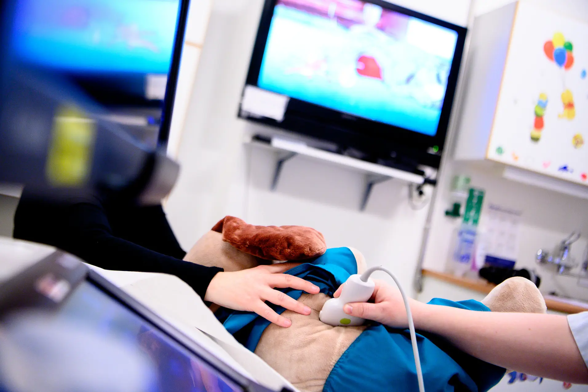 En person som spiller videospill