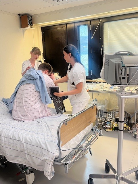 En person i en sykehusseng