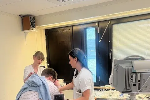 En person i en sykehusseng