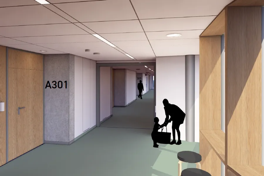 En person som går i gangen