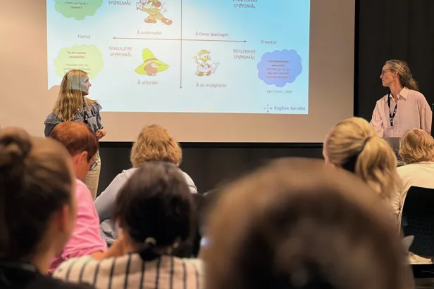 En person som holder en presentasjon