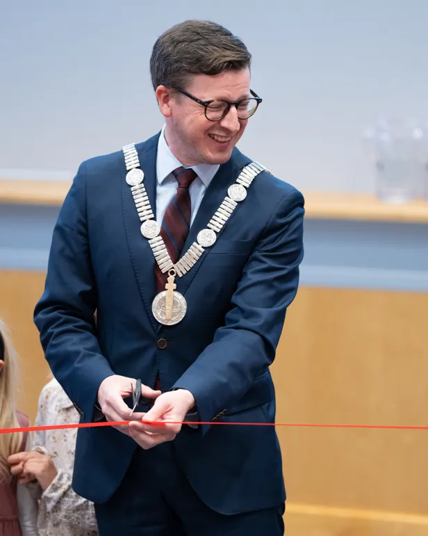 En person som holder et tau