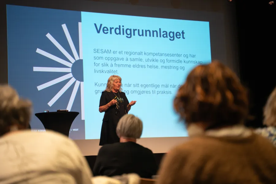 Senterleder presenterer