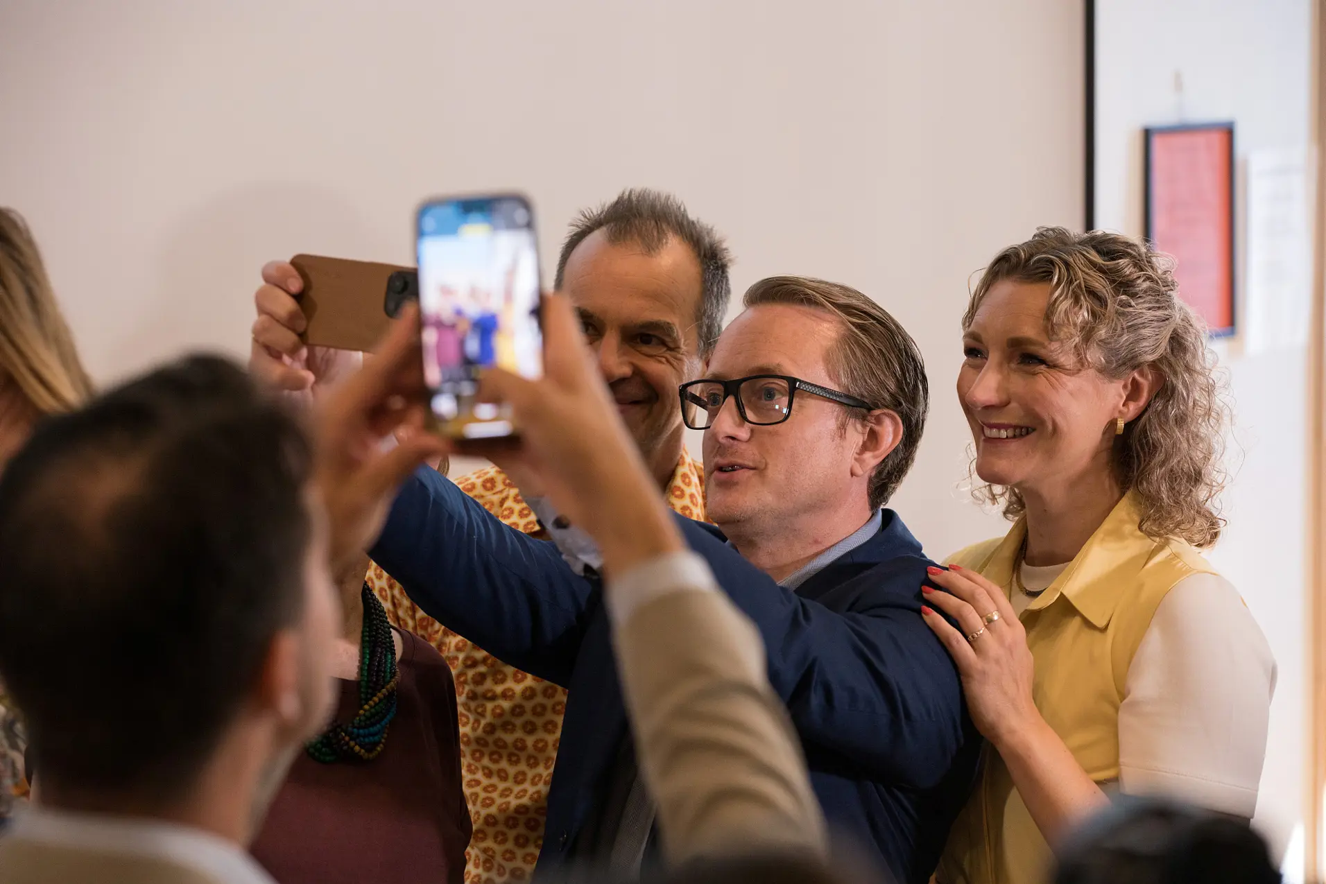 En gruppe personer som tar et bilde