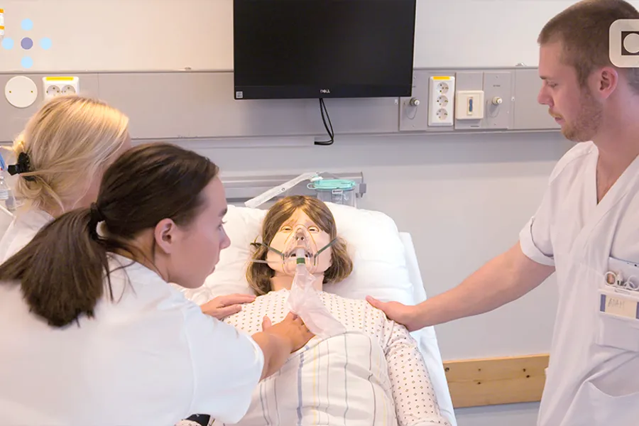 helsepersonell gjennomfører simulering