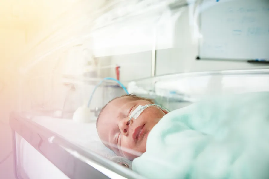 Prematur baby i kuvøse