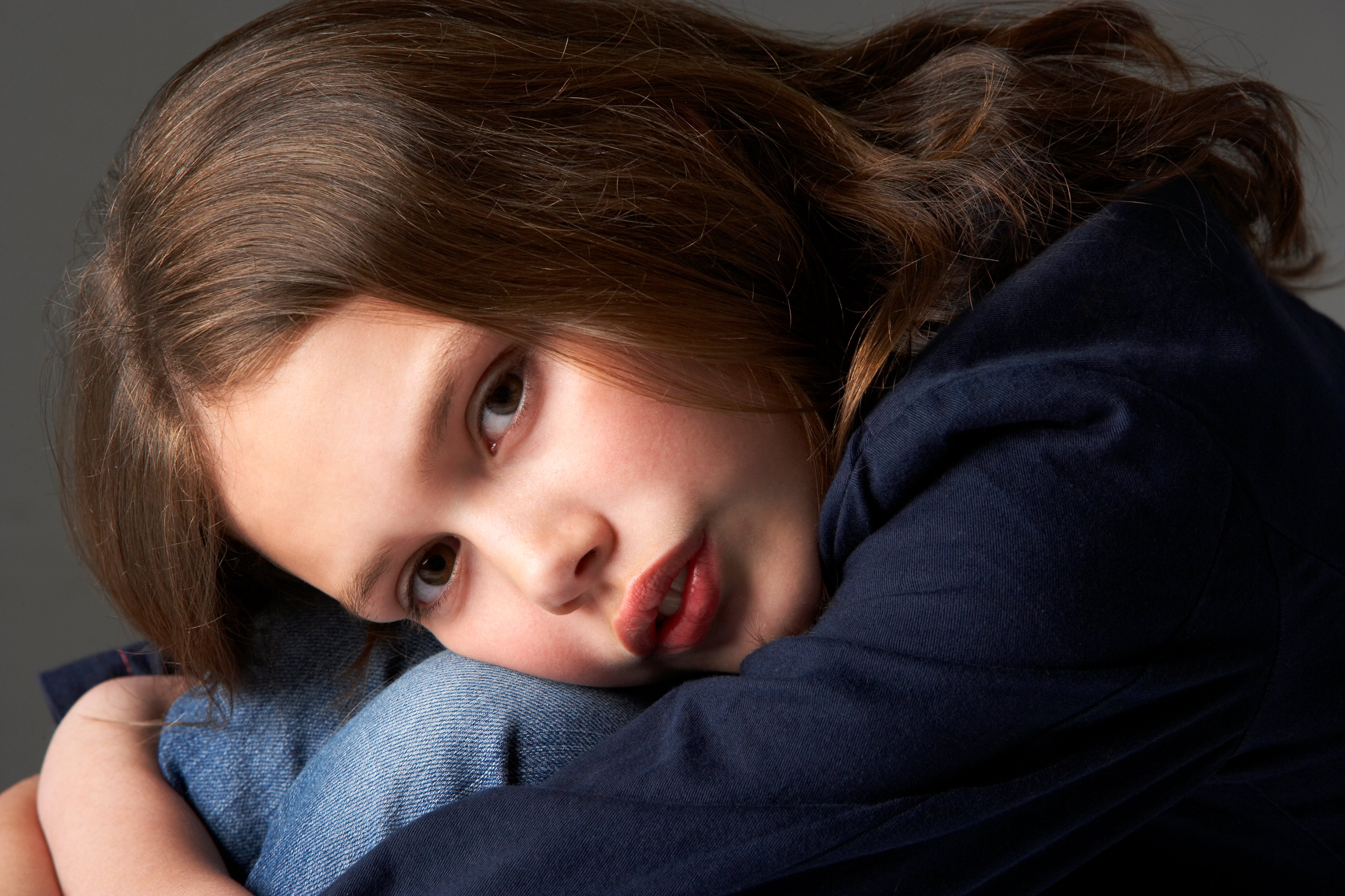 Nærbilde av en jente med brunt hår