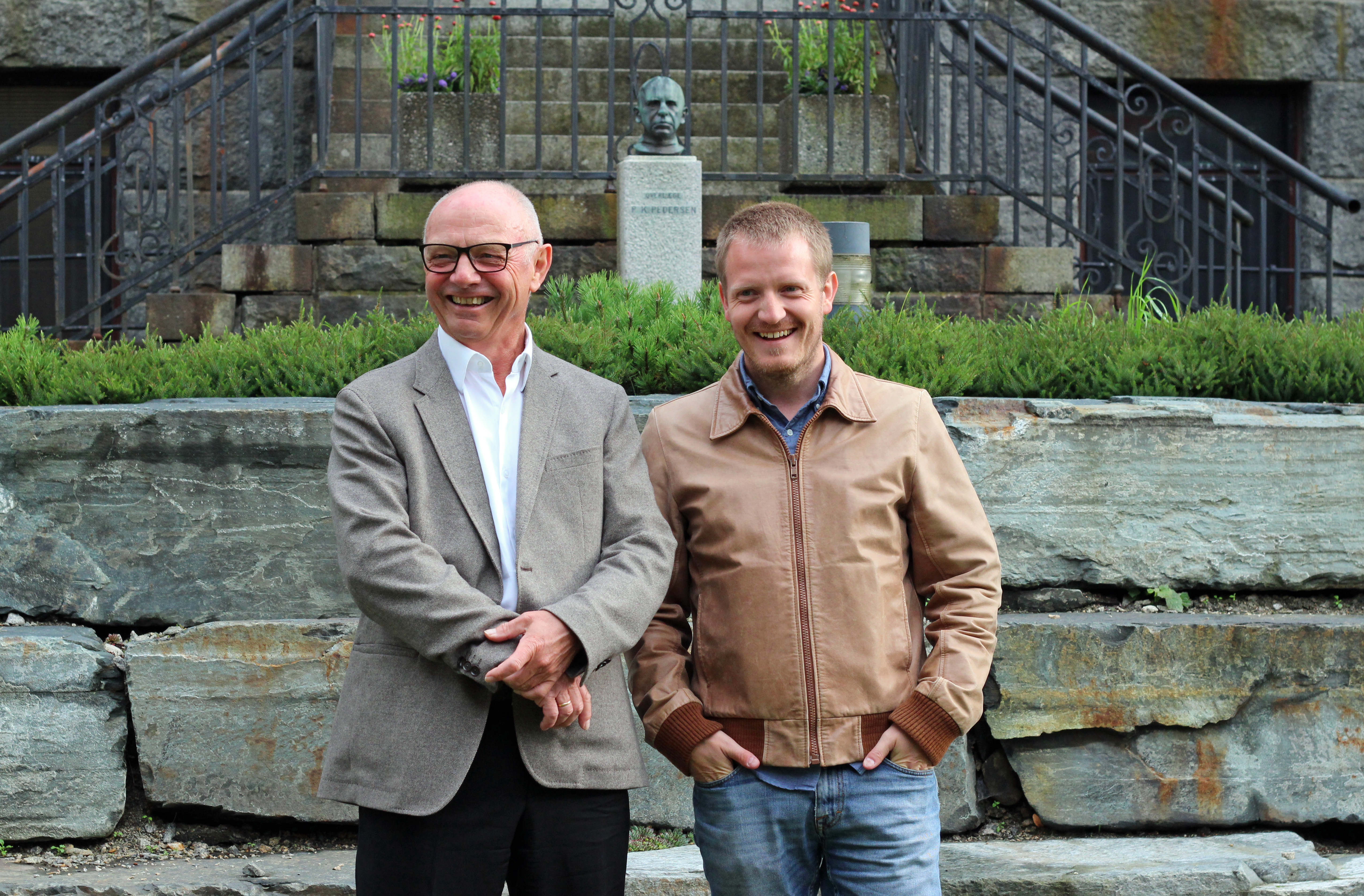 Prisvinnere Omdal og Bjørnestad.