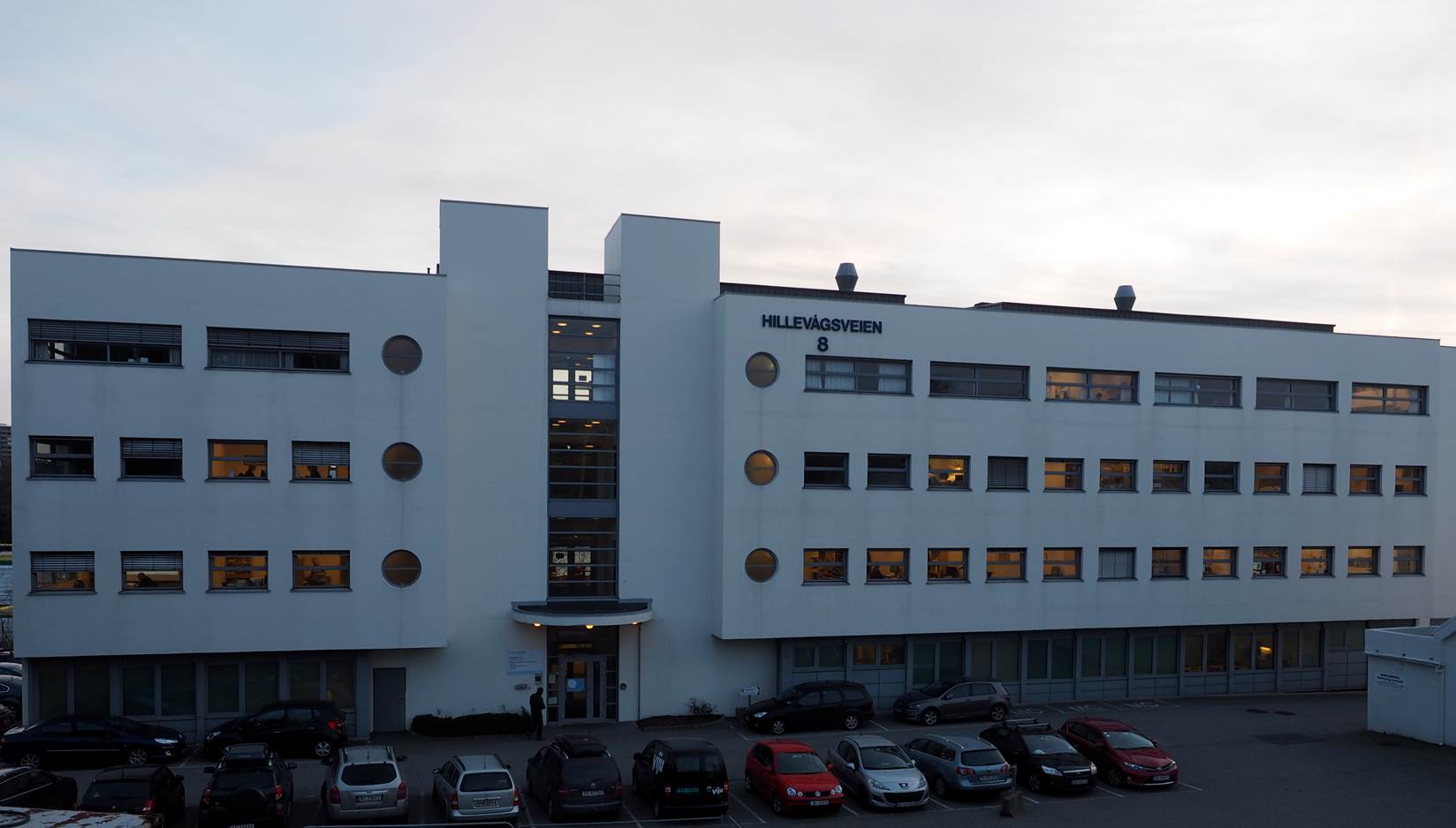 BILDE AV HILLEVÅGSVEIEN 8 FOTO