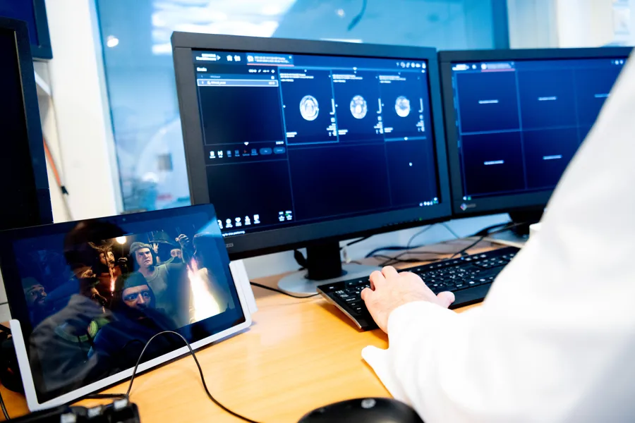 Røntgenbilder vises på en skjerm