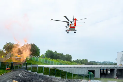 SAR Queen lander på SUS Ullandhaug.