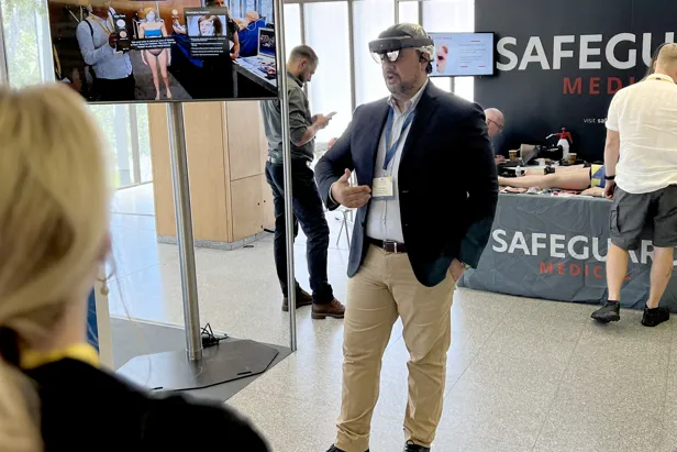 VR og AR demonstrasjon blant utstillere.
