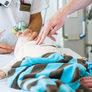 En person som får en injeksjon