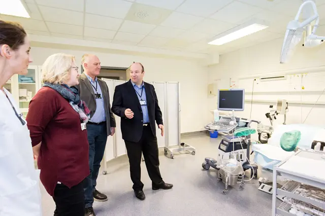 Omvisning på den nye poliklinikken.