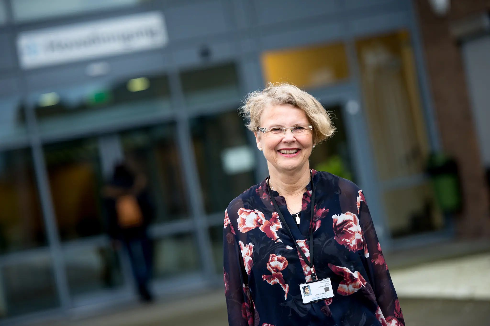 En person som bærer et navneskilt