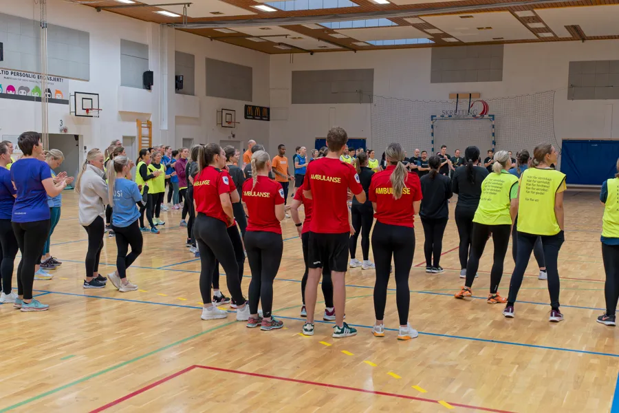 En gruppe mennesker i et treningsstudio