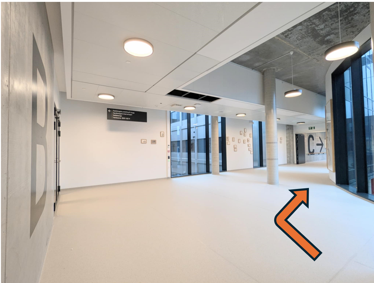 En gang med glassdører