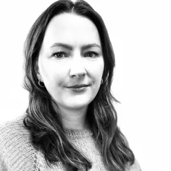 En person med langt hår