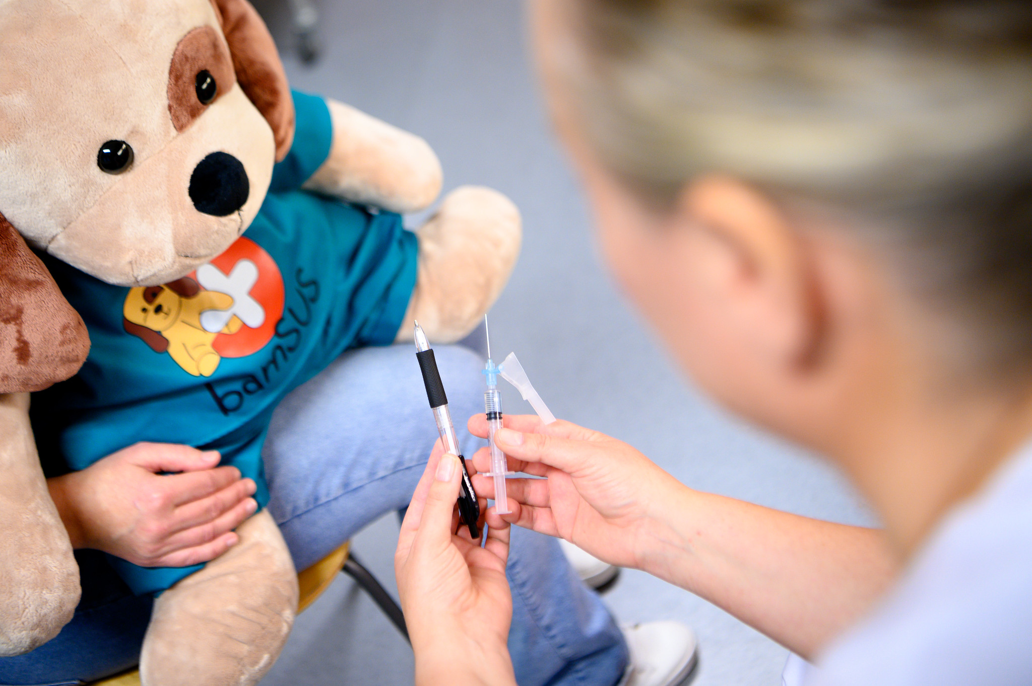 En person som får utført tannarbeid