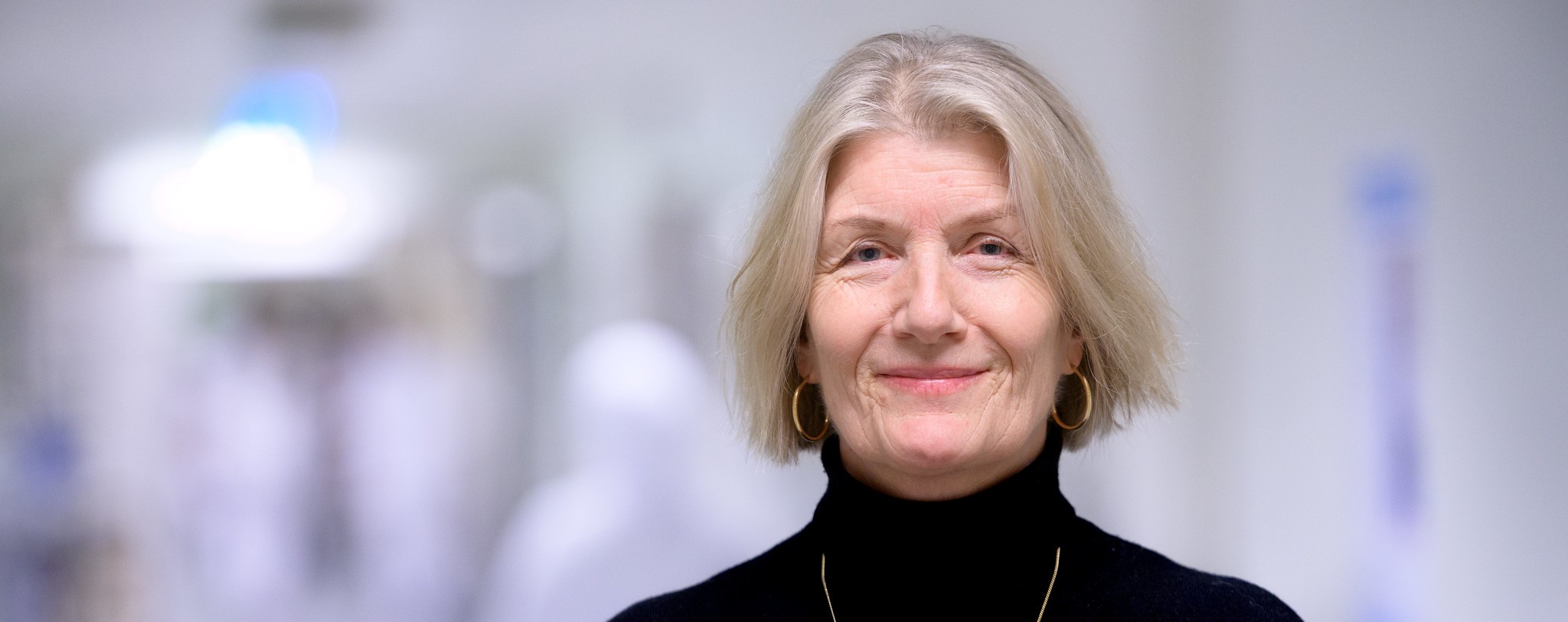 En person med blondt hår