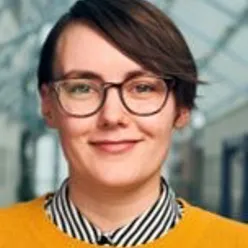 En person med briller